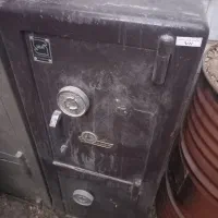 ۳ تا گاو صندوق و ۲ تا کپسول آتش نشانی