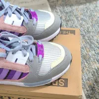 کفش نو|کیف، کفش، کمربند|بندر گناوه, |دیوار