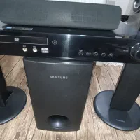 سینما خانواده سامسونگ و میز تلویزیون ام دی اف