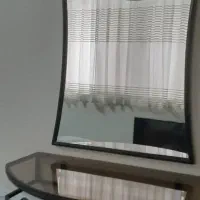 آینه میز آرایش و تخت در حد نو