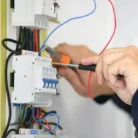 برق کشی ساختمان تلفن وتعمیر کولر آبی و رفع اتصالی