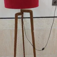 آباژور ایستاده