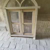 پنجره چوبی قدیمی حلالی