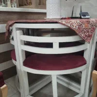 میز و صندلی همراه با شیشه دودی و رومیزی ترمه