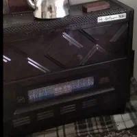 بخاری و شید اباژور و گوشی تلفن و کتابخانه