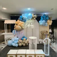 بادکنک آرایی و گل آرایی تولد تولد