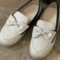 کفش|کیف، کفش، کمربند|کاشمر, |دیوار