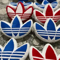 بالشتک آدیداس