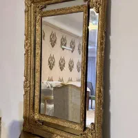 آینه بزرگ با میز