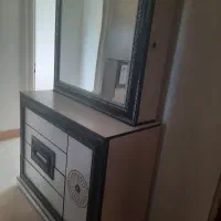 تخت به همراه تشک و میزآرایش|تخت و سرویس خواب|رشت, جهاد|دیوار