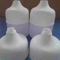 نیرو کار خانم برا تولید لامپ