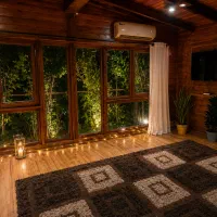 کلبه-چوبین-سنتی-مدرن-آبی-جنگلی-استخردار-دربست