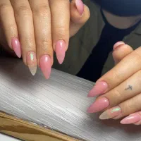 خدمات کاشت ناخن افر یلدایی|خدمات آرایشگری و زیبایی|قرچک, شهرک طلائیه|دیوار