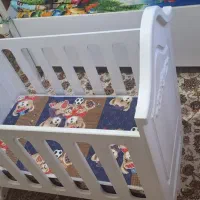 تخت خواب گهواره ای به همراه تشک|تخت و صندلی بچه|ری, فیروزآبادی|دیوار