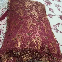 رو بالشی ترمه رنگ زرشکی طلایی