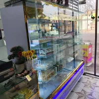 یخچال شیرینی چک دارم