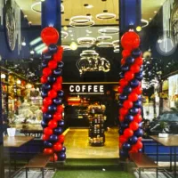 فروشنده خانم برای قنادی