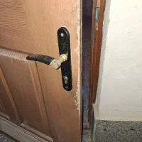 کلینیک تعمیرات کابینت درب. مبلمان چوب mdf|خدمات پیشه و مهارت|کیش, |دیوار