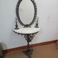 آینه و کنسول و دوتا شمدونی سالم سالم در حدنو