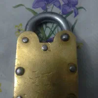 یک عدد قفل