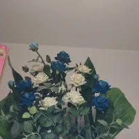 گلدان بهمراه گل