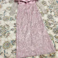 میز برنجی و لباس مجلسی