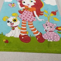 فرش توت فرنگی