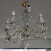 دو عدد لوستر نیاز به تعمیر