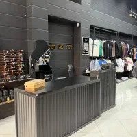 صندوقدار خانم فروشگاه پوشاک