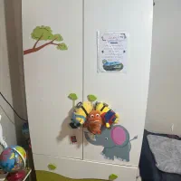 تخت و کمد بچه
