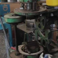 یک عدستگاه اسکاچ بافی کارکرده بادستگاه پرس