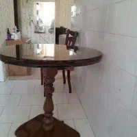 یک عدد میز صبحانه خوری قهوه خوری