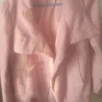 تعدادی پالتو و کاپشن و بافت و سویشرت