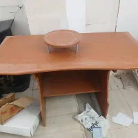 جاکفشی و میز کامپیوتر