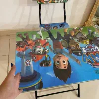 میز تحریر سگ های نگهبان و مرد عنکبوتی و کیتی