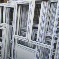 به یک نصاب ماهر ویک شاگرد بابت کار در کارگاه upvc