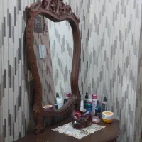 میز آرایش و اینه