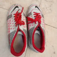 کفش فوتبالی مخصوص چمن مصنوعی