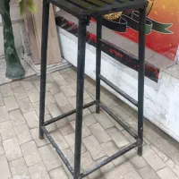 چهار پایه فلزی