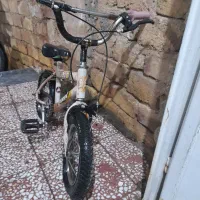 دوچرخه ۱۲ سالم فقط لاستیک‌ها سرویس میخواد