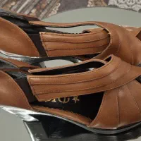 کفش سایز ۳۹ و ۳۷