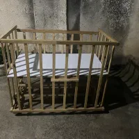 تخت کنار مادر