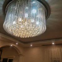 لوستر و میز تلویزیون