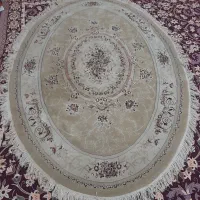 فرش بیضی کرم رنگ در حد نو
