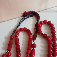 دو تسبیح کهربا. رنگ مرجانی
