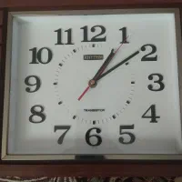 یک عدد ساعت دیواری