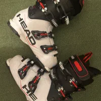 ۲ عدد بوت اسکی Head در حد نو + لباس اسکی