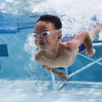 آموزش شنا برای تمامی سنین ( آقایان )