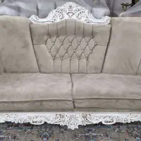 یک دست مبل هفت نفره به همراه میز ناهار خوری