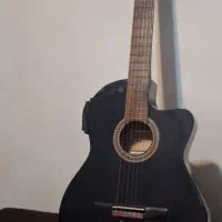 گیتار سالم سالم بدون شکستگی